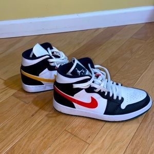 Jordan 1 mid- Alternate swoosh. Size 9. Very lightly worn